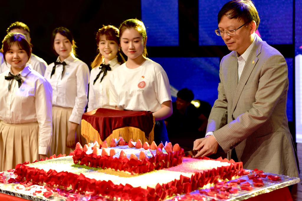 1575622342081007578.jpg 0FD180A9BFCDB4EDFDECA215B0D_8C88EB61_1EB3E.jpg